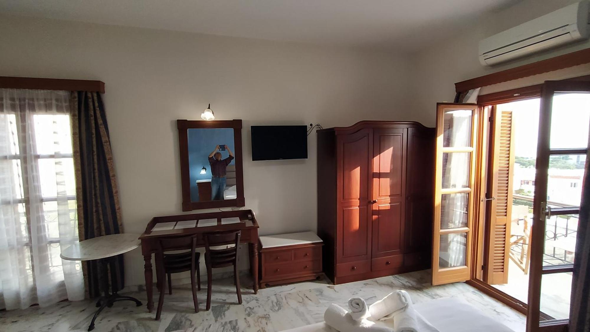 Vaporia Apartment Ermoupoli Bagian luar foto