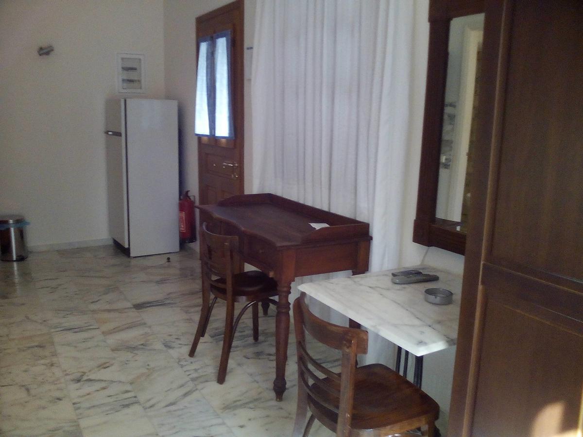 Vaporia Apartment Ermoupoli Bagian luar foto